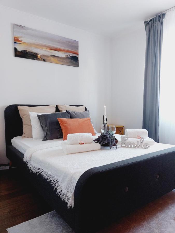 Cozy Apartment In The Center Of Bukarest Eksteriør billede